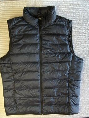 Uniqlo Men's Navy Quilted Puffer Vest